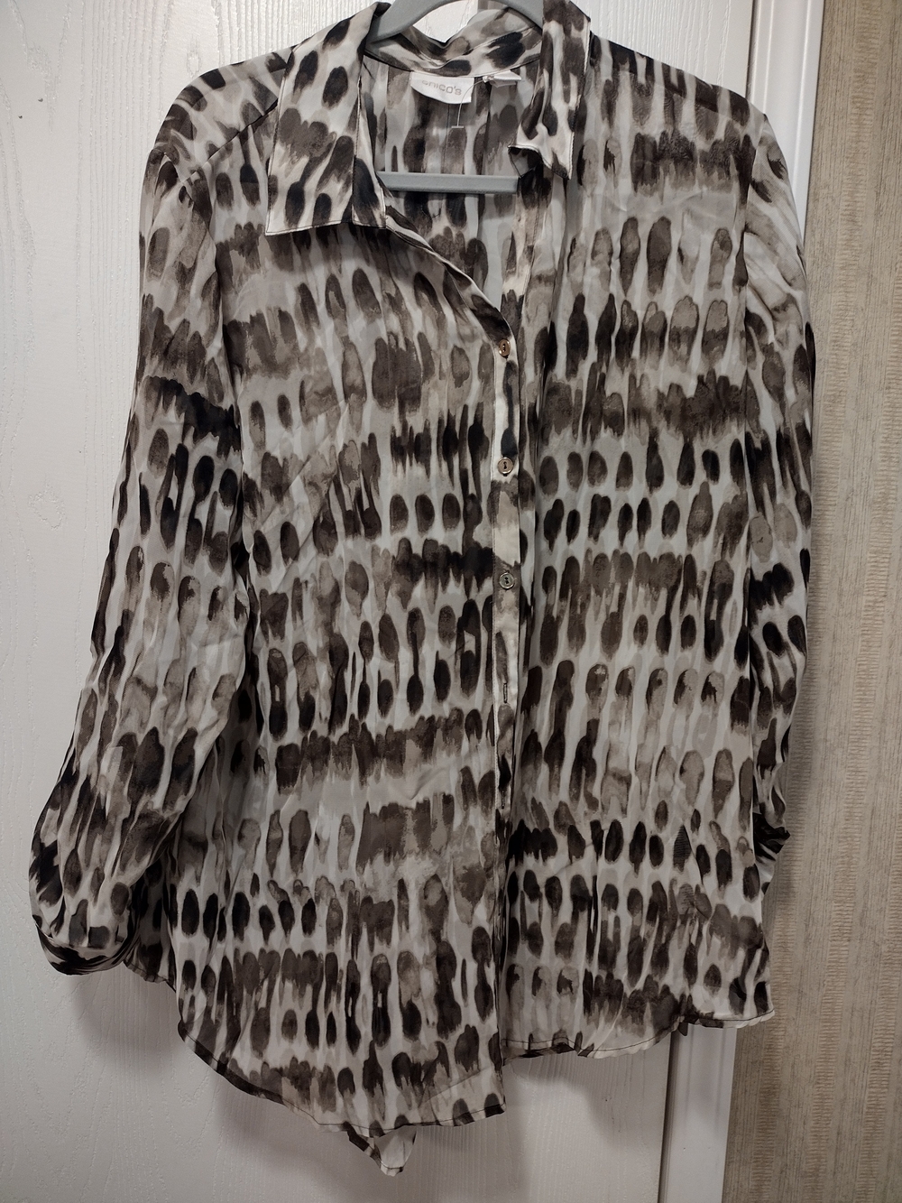 CHICO'S NWOT 2.5 Lightweight Button-Down Shirt in Black & White Abstract Print